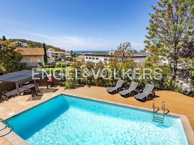 Casa en venta en Sitges, Levantina Montgavina Quintmar Costa Dorada. Oasis de Lujo y Tranquilidad Mediterránea en Sitges. Casas.