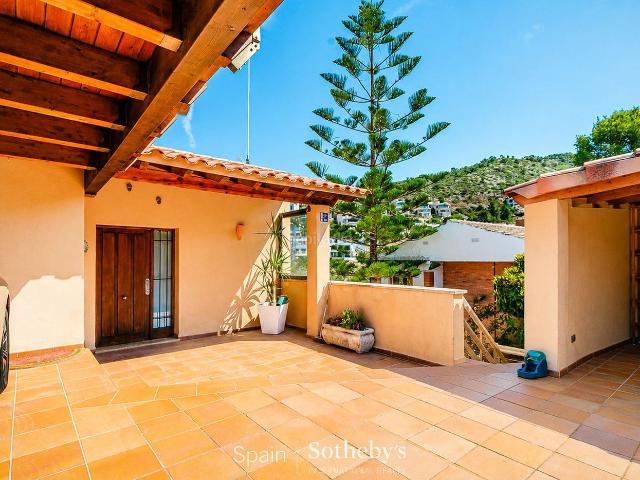 Casa en venta en Sitges, Levantina Montgavina Quintmar Costa Dorada. Villa independiente con piscina y vistas despejadas en Sitges. Casas.