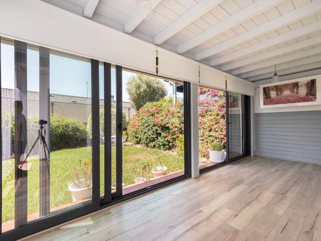 Casa en venta en Sopela. Exclusivo chalet con jardín privado a tan solo 15 minutos de la playa de Sopela. Casas.