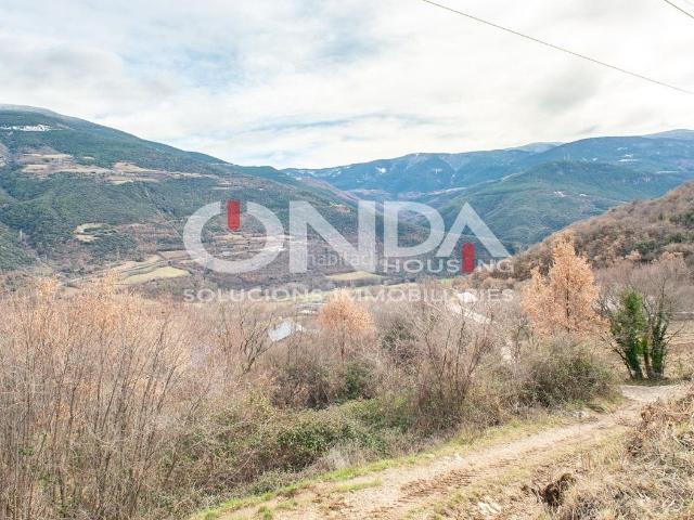 Casa en venta en Sort Pirineos. Gran casa con terraza en el Pirineo. Casas.