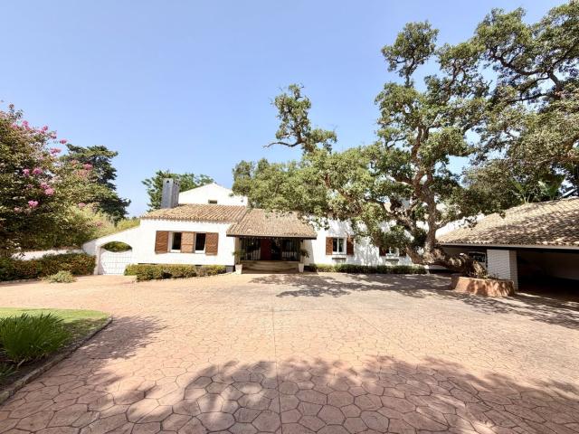 Casa en venta en Sotogrande, Sotogrande Costa. UNIQUE EXCLUSIVE REAL CLUB DE GOLF SOTOGRANDE. Casas.