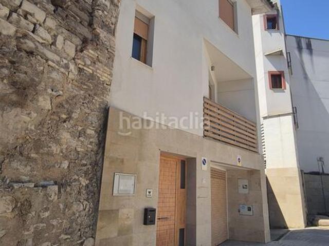 Casa en venta en Tudela, Casco Histórico. Bonita casa individual situada en el casco antiguo y con garaje para dos vehículos. Casas.