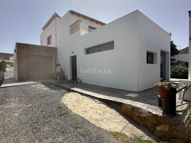 Casa en venta en Tuineje, Gran Tarajal. Espectacular Chalet Independiente con Apartamento Independiente y Vistas al Mar Gran Tarajal, Fuerteventura. Casas.