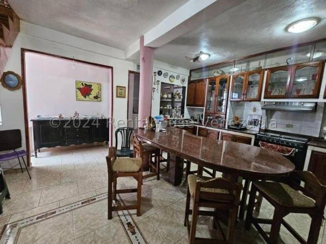 Casa en Venta en Turmero Santiago Mariño Aragua 208 m2. 5 hab