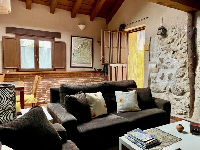 Casa en venta en Turégano. Casas.