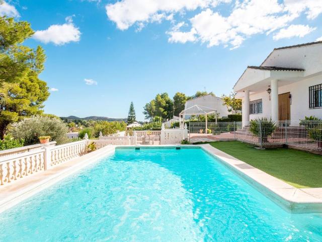 Casa en venta en Turís. CHALET URB ALTURY TURÍS. Casas.