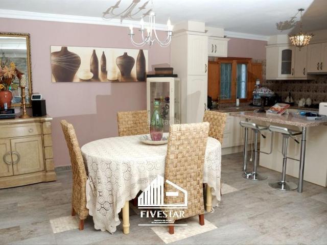 Casa en venta en Turís. VILLA BATROUNI. Casas.