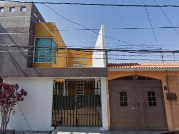 Casa en Venta en Tabachines Villa de las Flores Coacalco