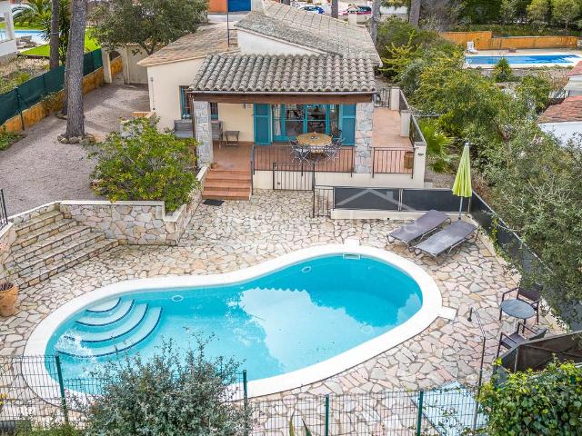 Casa en venta en Tamariu Costa Brava. Encantadora casa mediterránea cerca de Playa Tamariu. Una combinación ideal entre la montaña y el mar. Casas.