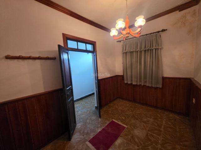 Casa en venta en Tanque El. Oportunidad de Inversión en El Tanque: Edificaciones tradicionales y parcela Urbana. Casas Tanque.