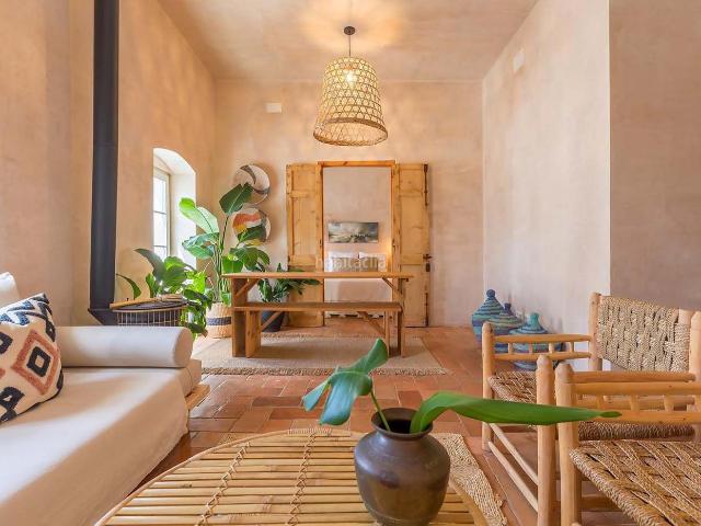 Casa en venta en Tarifa, Tarifa Ciudad. Encanto mediterráneo con terraza privada en el corazón del Casco Antiguo de Tarifa. Casas.