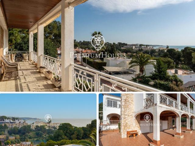 Casa en venta en Tarragona, Urbanitzacions de Llevant Costa Dorada. Casa a reformar con vistas al mar en Cala Romana. Casas.