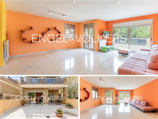 Casa en venta en Tarragona, La Mora Costa Dorada. Espectacular casa en La Mora, a solo 7 minutos a pie de la playa. Casas.
