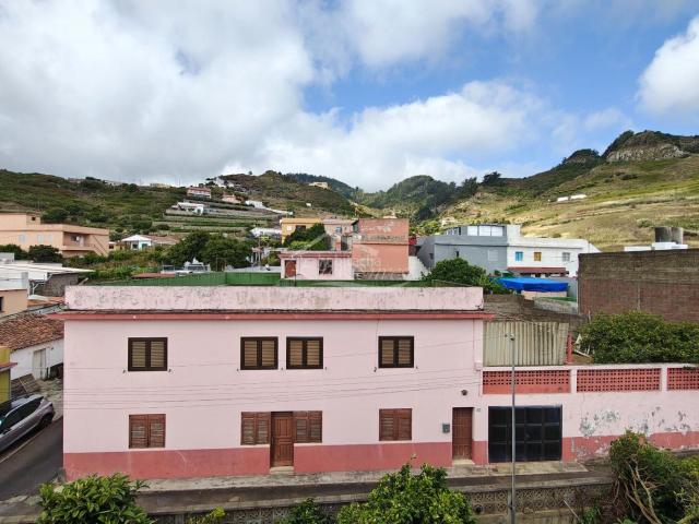 Casa en venta en Tegueste. Amplia vivienda con vistas a la montaña en Tegueste. Casas.