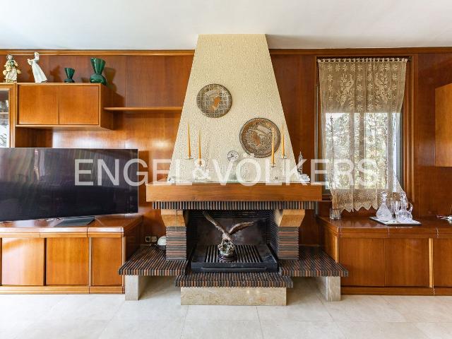 Casa en venta en Teià. Casa con piscina y vistas panorámicas al mar en Teià. Casas.