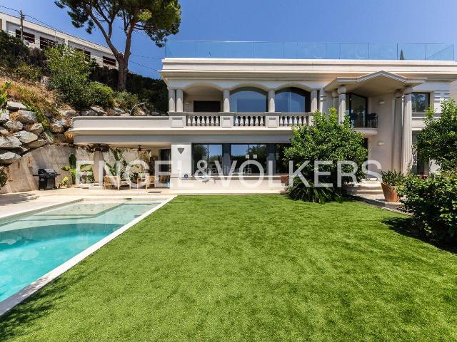 Casa en venta en Teià. Exclusiva villa en Teià con vistas al mar. Casas.