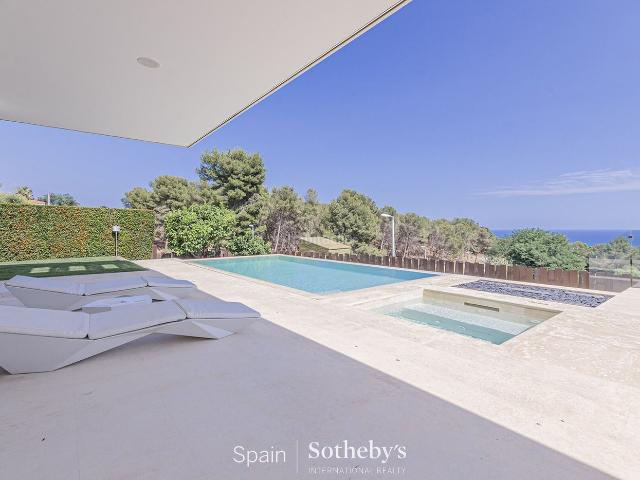 Casa en venta en Teià. Moderna villa con vistas excepcionales al mar, al campo de golf y a la ciudad. Casas.