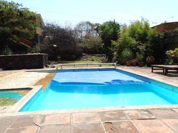 Casa en venta en Tepoztl?n 5 rec?maras m?s bungalow completo independiente, potencial inversi?n