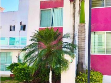 Casa en venta en Tequesquitengo, Jojutla, Morelos