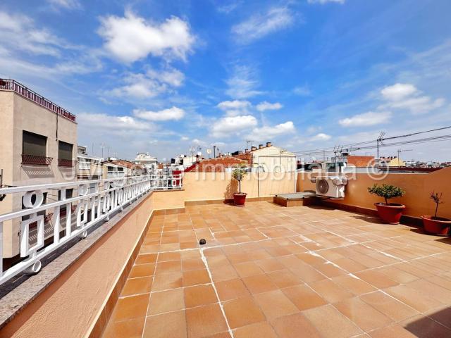 Casa en venta en Terrassa, Ca n'Anglada. Casa cantonera en Can Anglada Sur, Terrassa 240 m² construidos con potencial de dos viviendas. Casas.
