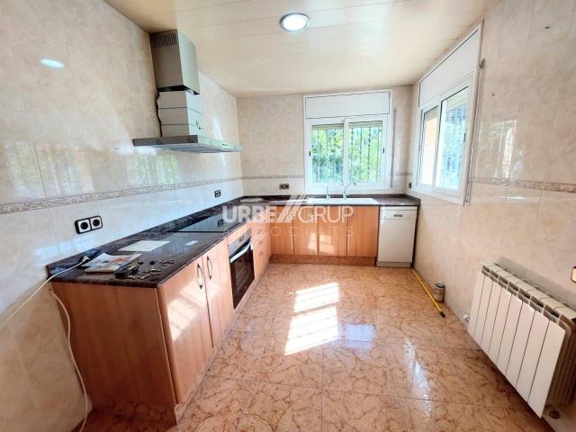 Chalet en venta en Terrassa, Can Parellada. CASA AMPLIABLE EN CAN PARELLADA, TODA EN UNA SOLA PLANTA. Chalets.