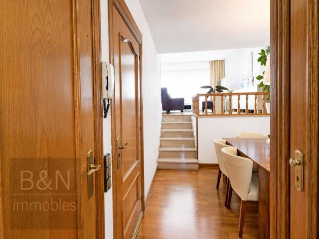 Casa en venta en Terrassa, Cementiri Vell. Una casa luminosa, amplia y funcional diseñada para vivirla en cada rincón. Casas.
