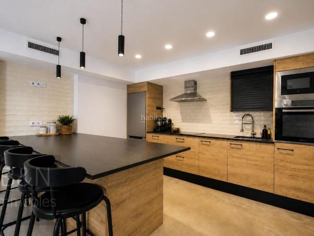 Casa en venta en Terrassa, Les Arenes La Grípia Can Montllor. Una casa adosada con diseño, luz y una personalidad que enamora. Casas.