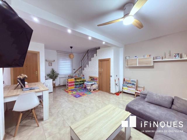 Casa en venta en Terrassa, Les Arenes La Grípia Can Montllor. CASA CON PATIO Y GARAJE CON MUCHO ENCANTO. !. Casas.