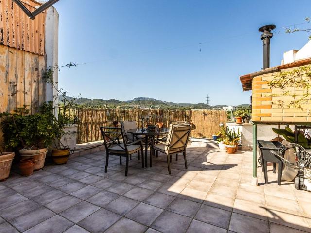 Casa en venta en Terrassa, Poble Nou. ESPECTACULAR CASA UNIFAMILIAR CON AMPLIAS TERRAZAS Y GARAJE. Casas.