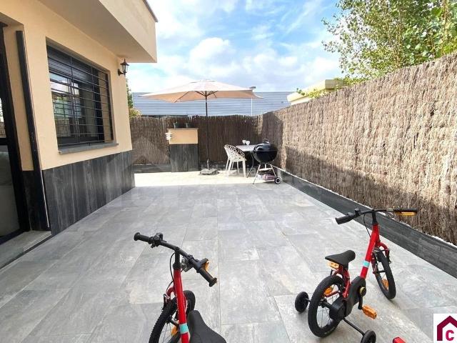 Casa en venta en Terrassa, Roc Blanc. CASA PLANTA UNICA 104 m² ROC BLANC Terrassa 4hb 2b. Casas.