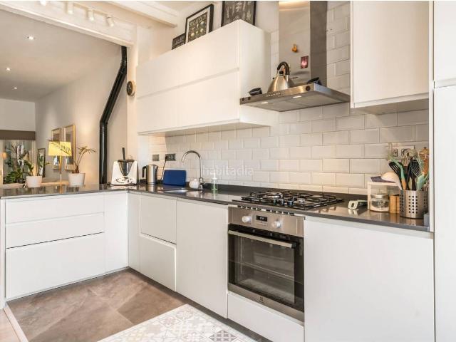 Casa en venta en Terrassa, Sant Pere Nord. Casa adosada reformada con estilo, gran patio y lista para entrar a vivir. Casas.