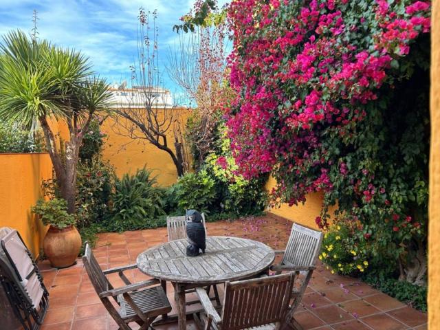 Casa en venta en Terrassa, Torrent d'en Pere Parres. con mucha luz, amplio patio y terraza. Casas.