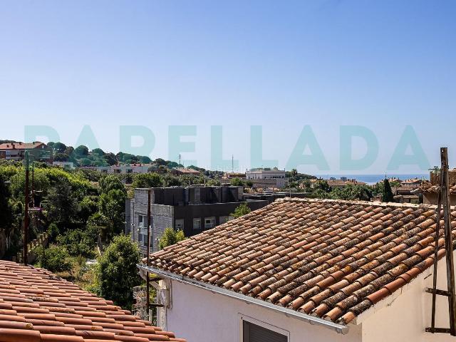 Casa en venta en Tiana. Encantadora casa con gran potencial para reformar en Tiana. Casas.