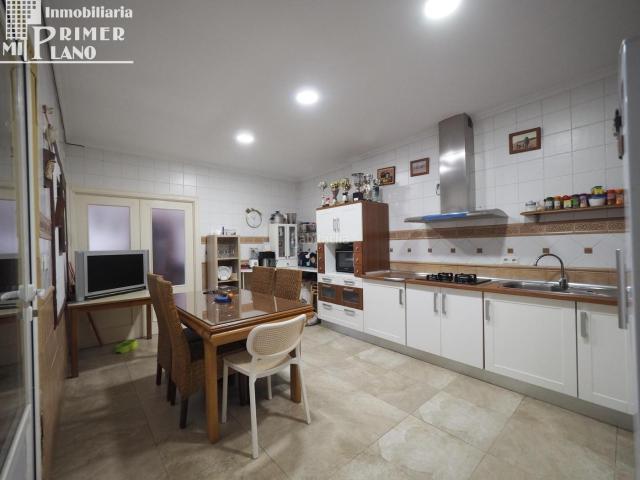 Casa en venta en Tomelloso. Amplia Casa en el Corazón de Tomelloso con Estilo y Comodidad. Casas.