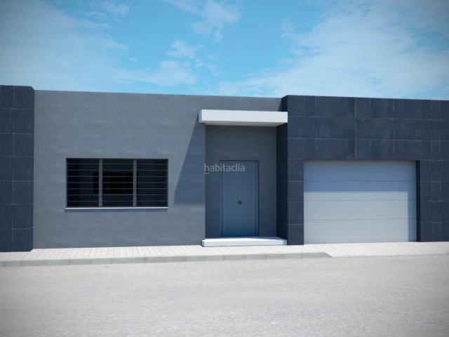 Casa en venta en Tomelloso. CASA CON COCHERA, JARDÍN, PISCINA. Casas.
