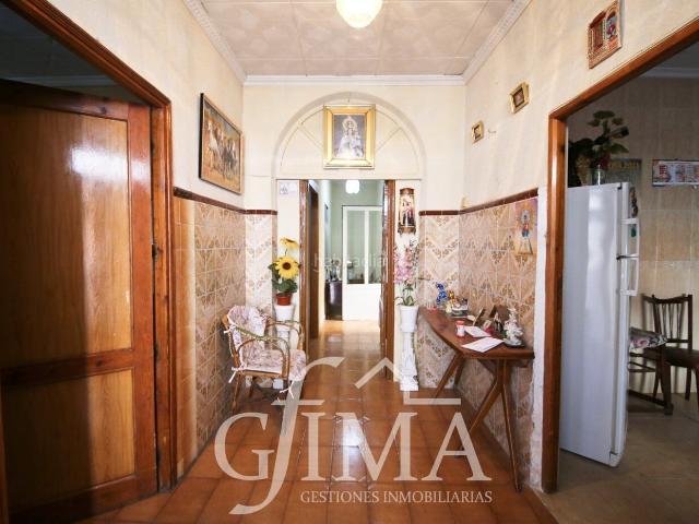 Casa en venta en Tomelloso. Casa de dos plantas a dos calles muy grande en plena CDña Crisanta. Casas.