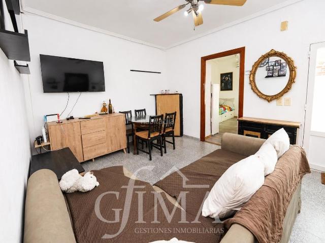 Casa en venta en Tomelloso. Casa de planta baja proxima a Av. Antonio Huertas 4 habitaciones y con gran patio. Casas.