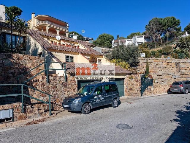 Casa en venta en Tossa de Mar, Santa Maria de Llorell Costa Brava. Casa para 2 familias con vistas al mar en Tossa de Mar, Costa Brava. Casas Tossa de.