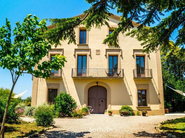 Casa en venta en Torre de Claramunt La. Encantadora Propiedad Histórica en venta en Penedès, Barcelona. Casas Torre de Claramunt.