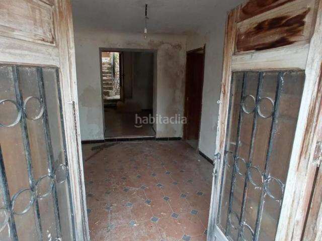 Casa en venta en Torre de les Maçanes la. Casa de pueblo para reformar, dos entradas independientes. Casas Torre de les Maçanes.