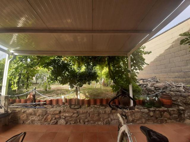 Casa en venta en Torre de Santa María. Casa reformada con jardín en Torre de Santa María. Casas Torre de Santa.
