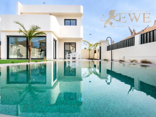 Casa en venta en Torre Pacheco, Roldán. Villa de diseño estilo ibicenco en Roldán, Costa Cálida. Casas Torre.