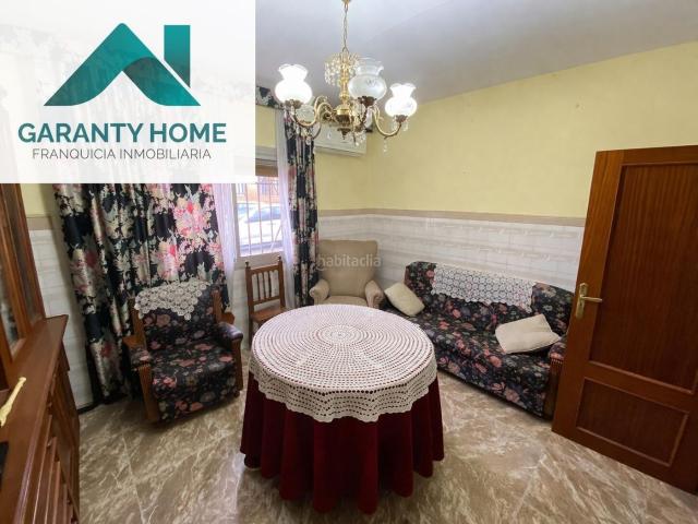 Casa en venta en Torredonjimeno. Casa en San Roque con terraza y gran cochera. Casas.