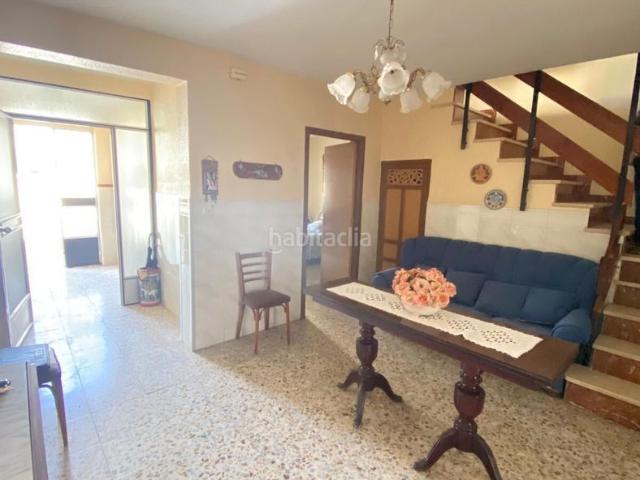 Casa en venta en Torredonjimeno. Casa en San Roque con terraza y amplia buhardilla. Casas.