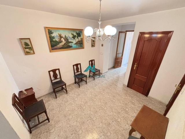 Casa en venta en Torredonjimeno. Casa en Torredonjimeno con patio, terraza y buhardilla. Casas.