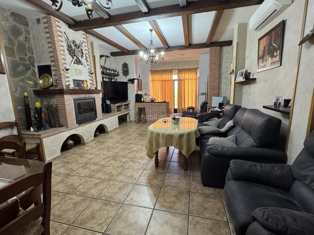 Casa en venta en Torredonjimeno. Casa en venta en Torredonjimeno, 5 dormitorios. Casas.