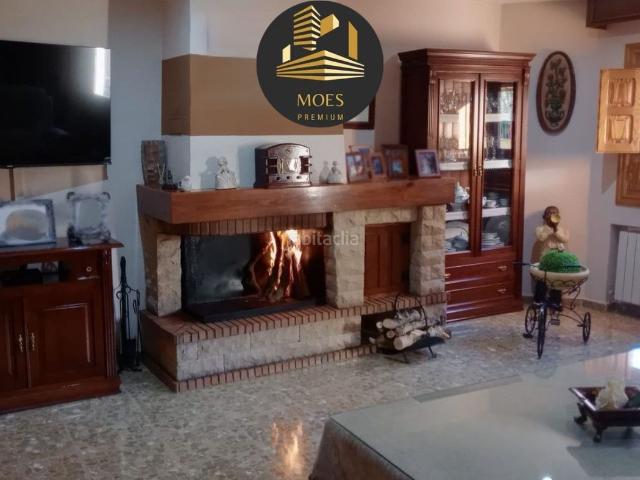 Casa en venta en Torredelcampo. Casa en venta en Torre Del Campo, 4 dormitorios. Casas.