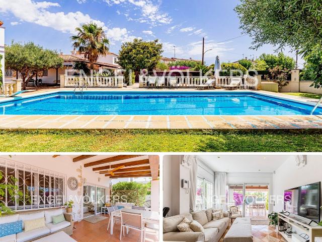 Casa en venta en Torredembarra, Babilonia Costa Dorada. Exclusiva villa en una sola planta con gran piscina. Casas.