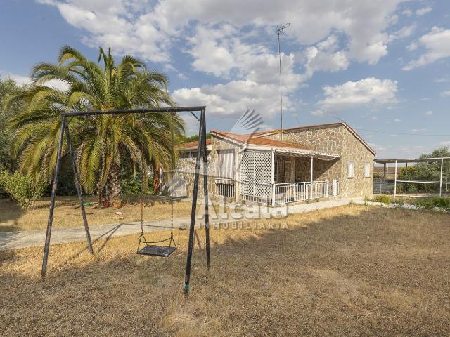 Casa en venta en Torrejón del Rey. CHALET INDIVIDUAL EN PLANTA BAJA CON PISCINA Y GRAN PARCELA. Casas Torrejón del.