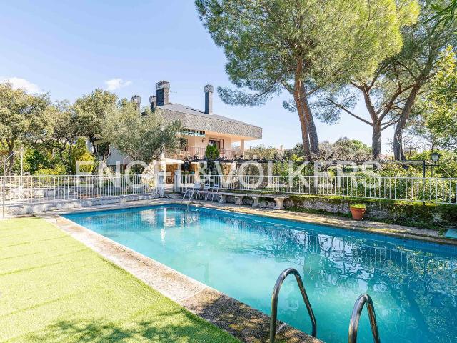 Casa en venta en Torrelodones, Los Ángeles Jarandilla. Magnifico chalet con ubicación privilegiada en el corazón de Torrelodones. Casas.